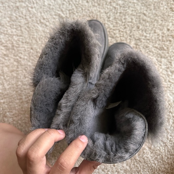 UGG Girls Bailey Button Triplet Boots - Picture 6 of 6